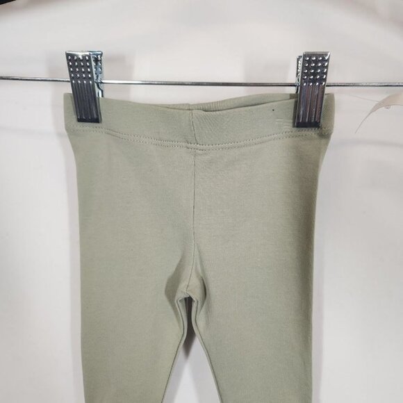 New Baby Leggings‎ with cinched Ankles in sage Green Size 3-6 Months - Picture 2 of 5